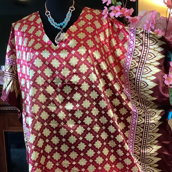 🌹NWT WINLAR GYPSY RED ROYAL SATIN CHARMEUSE COVERUP/ CAFTAN - Picture 6 of 10